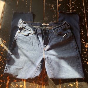 Levi’s mid-rise skinny jeans size 33